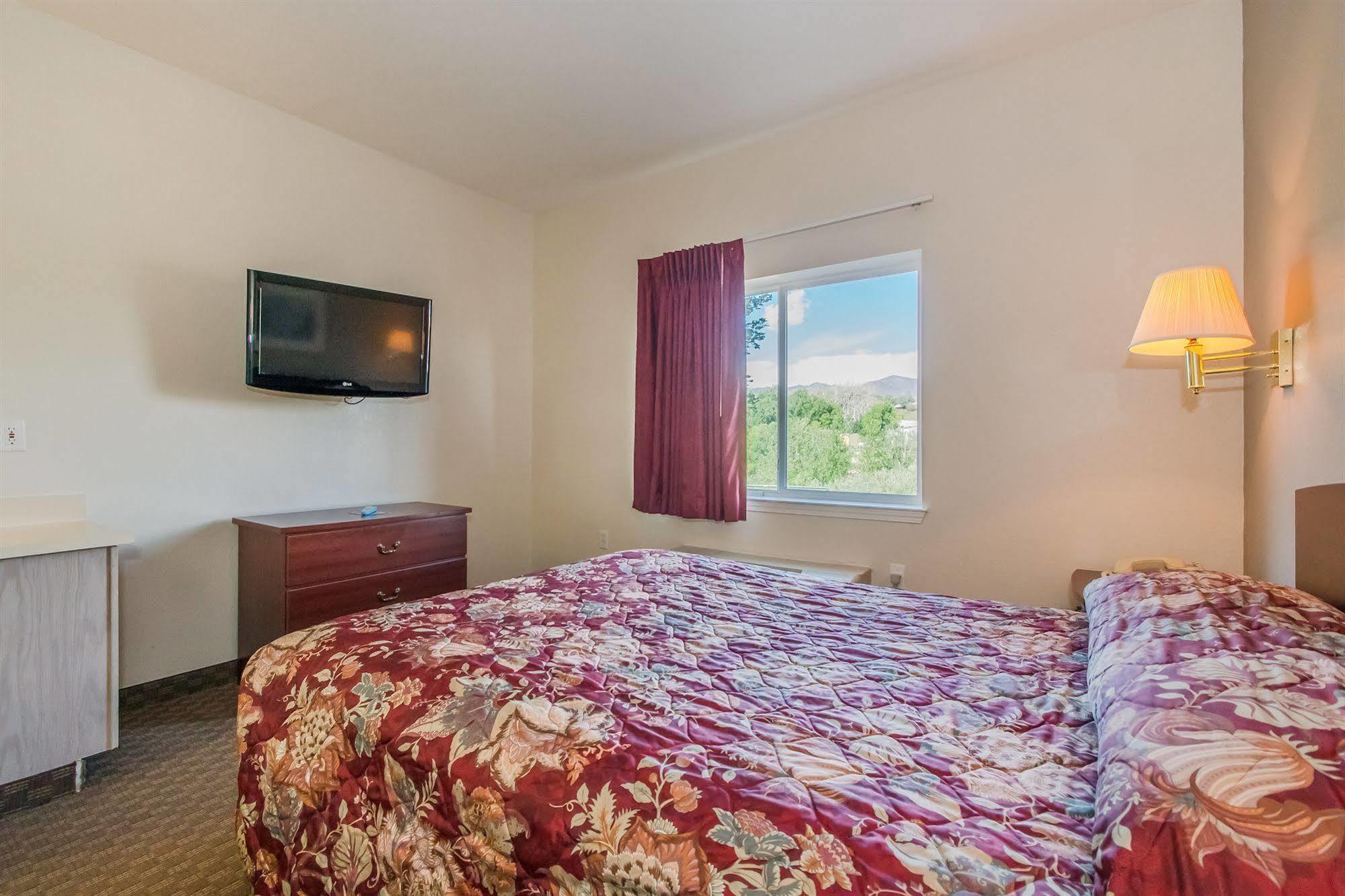 Intown Suites Extended Stay קולורדו ספרינגס מראה חיצוני תמונה