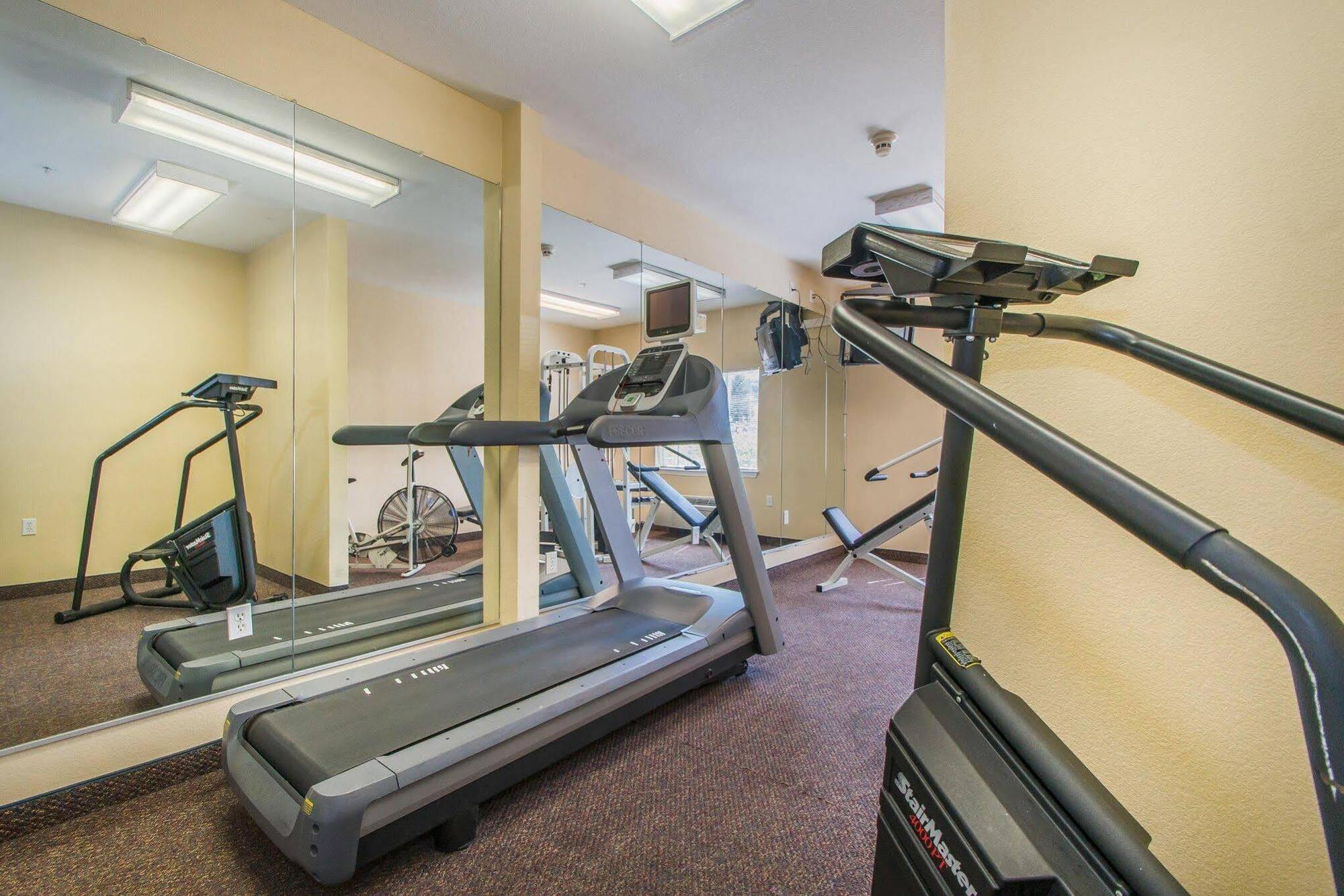 Intown Suites Extended Stay קולורדו ספרינגס מראה חיצוני תמונה