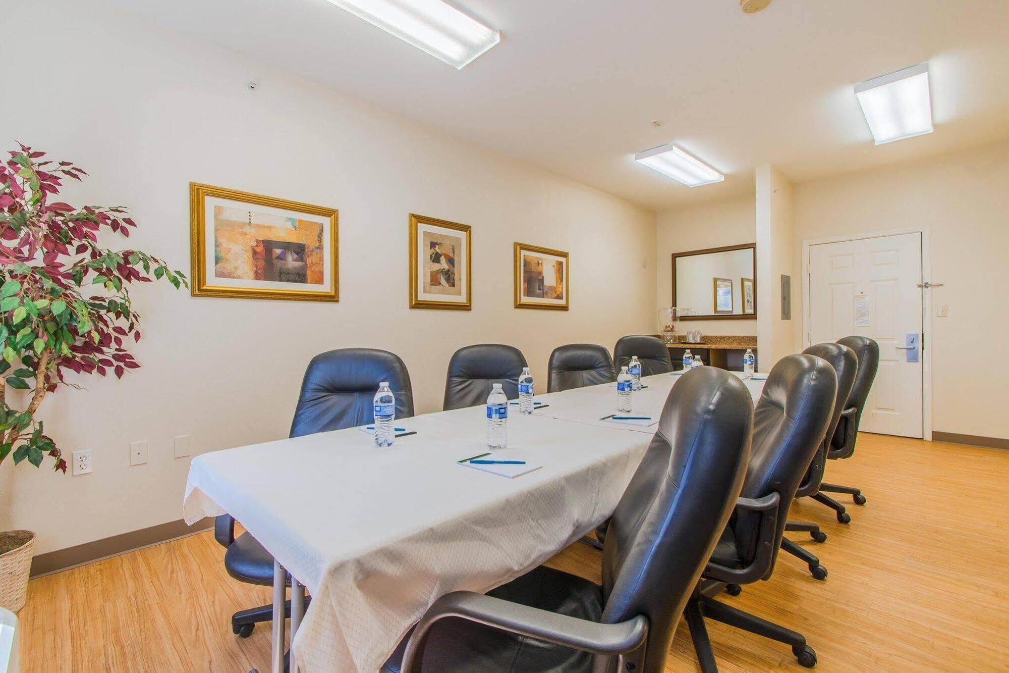 Intown Suites Extended Stay קולורדו ספרינגס מראה חיצוני תמונה